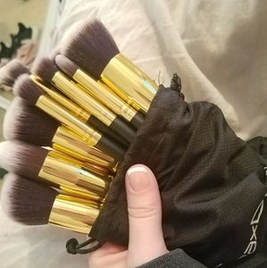 Makeup brushes